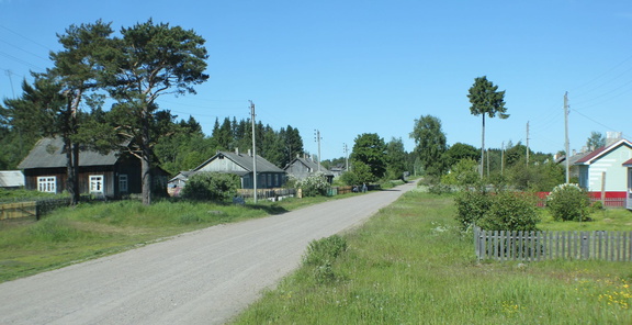 Salmi Lunkulansaari kylänraitti taloja